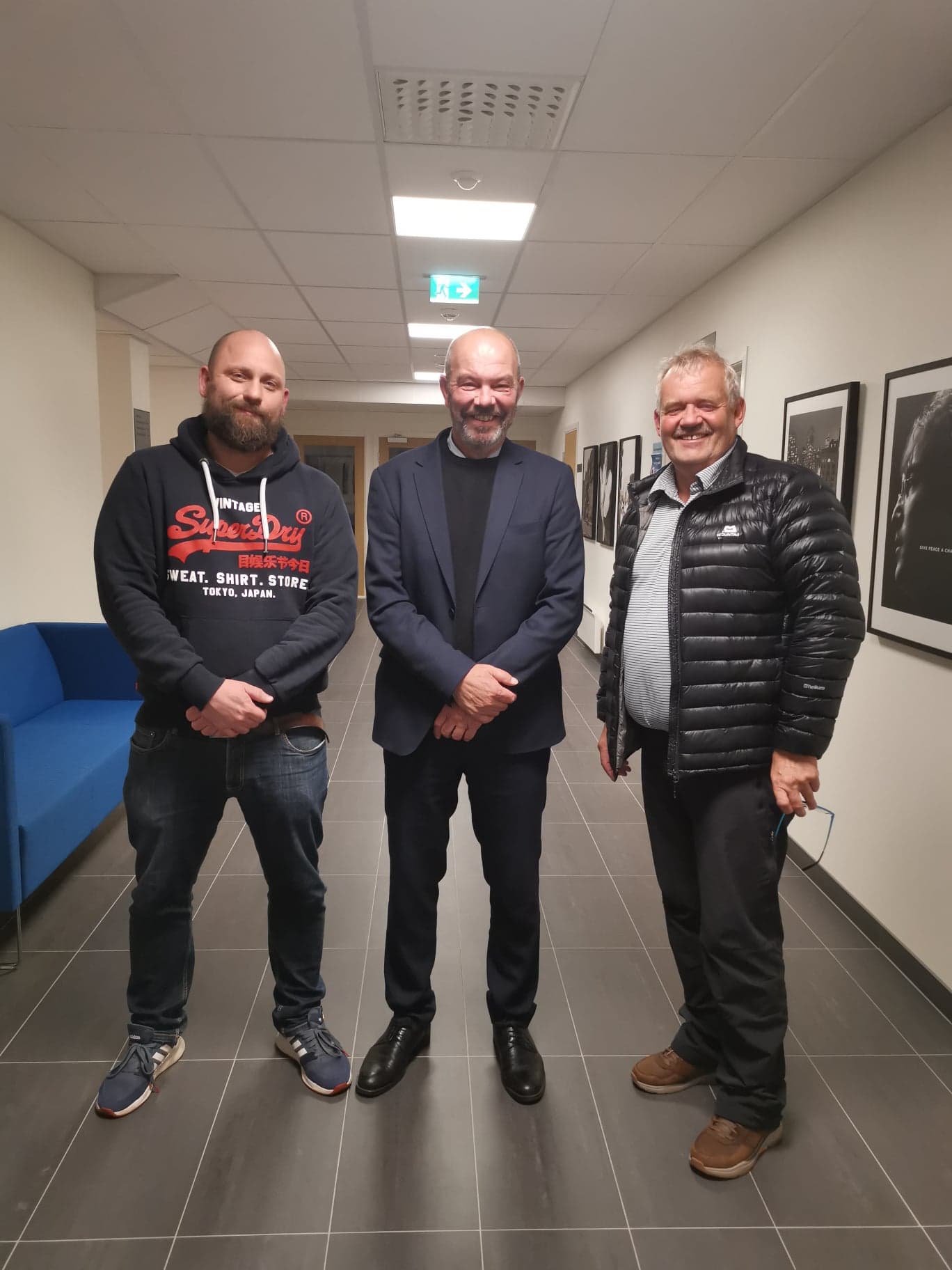 Tillitsvalgt Bjørn Syver Øen (tv) deltok i meklingen sammen med Erling Holmefjord og Einar Olsvik fra Industri Energi.