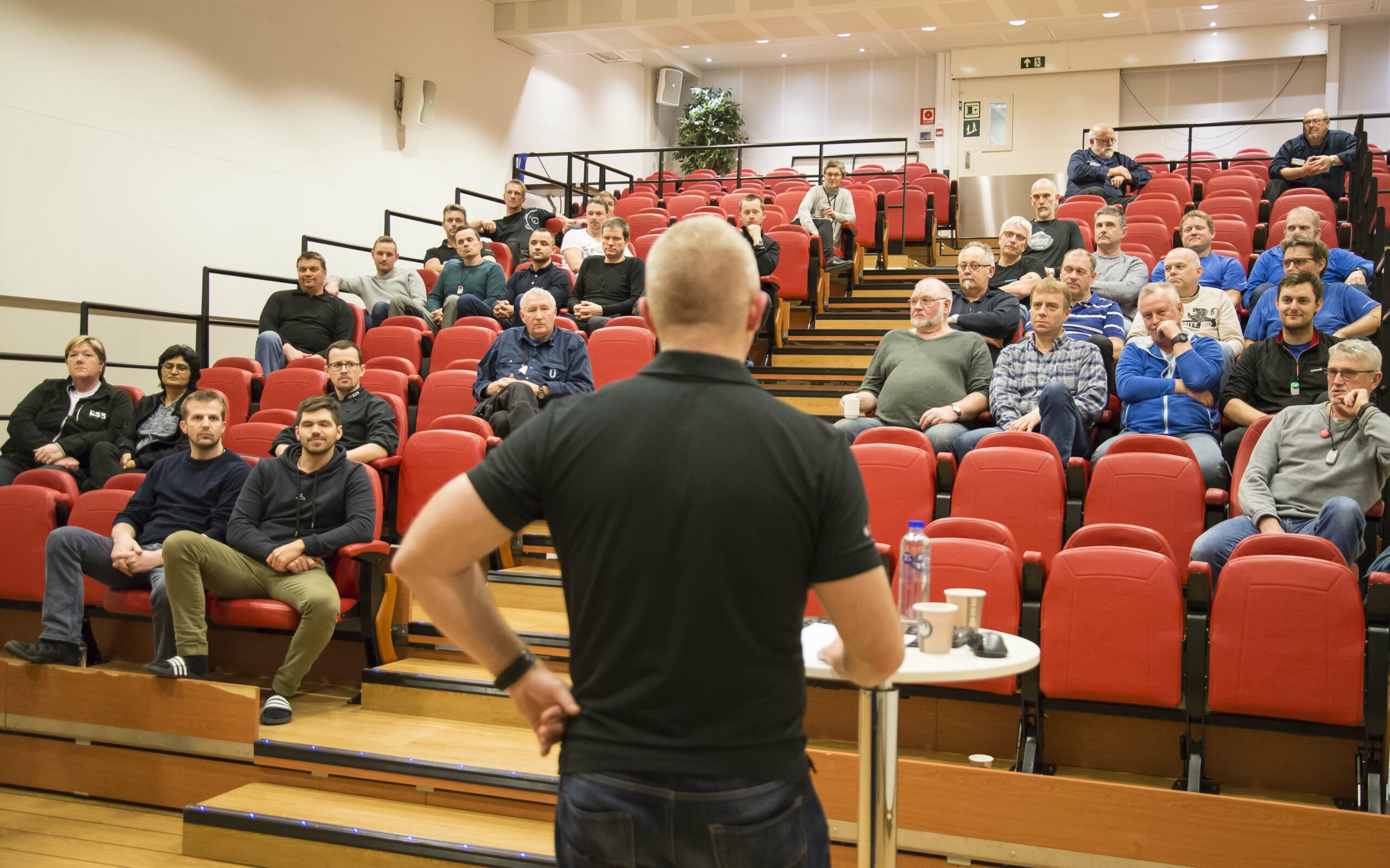 Frode Alfheim orienterte om aktuelle saker i forbundet på et medlemsmøte på Ekofisk Lima. Foto: Atle Espen Helgesen