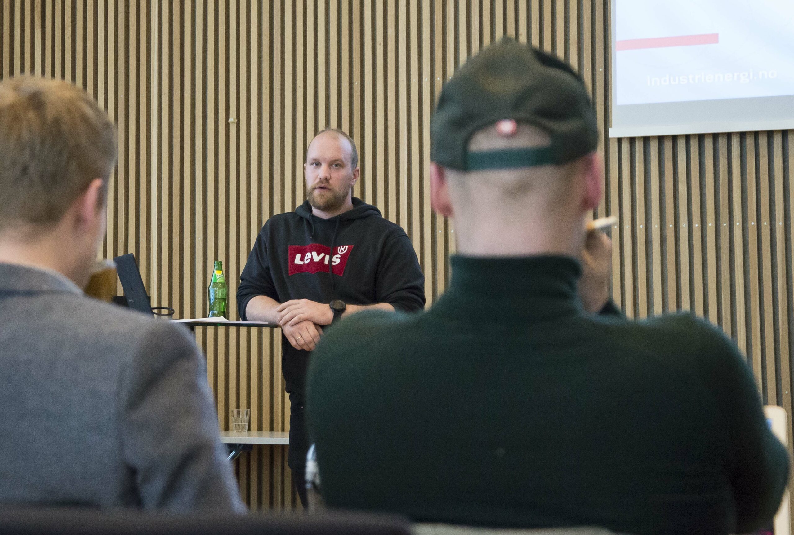 Tommy Olsen fra NHF fortalte om hvordan Helikopterutvalget har jobbet med Hofo-saken. Foto: Atle Espen Helgesen