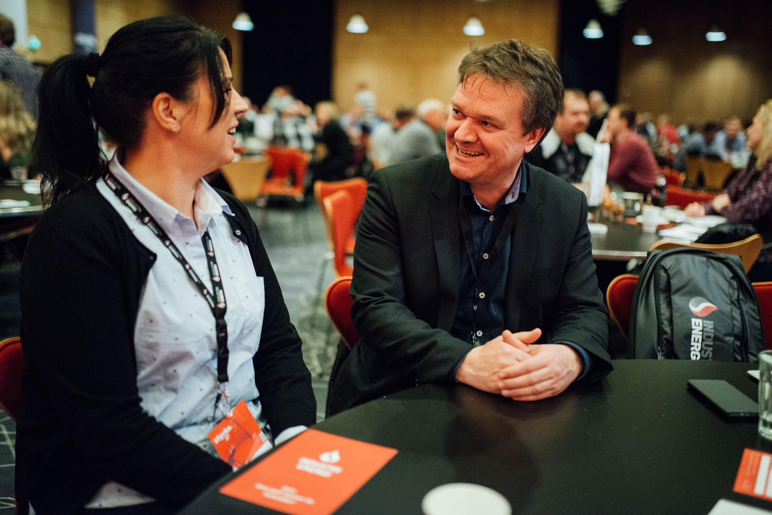 Lene Hauge (tillitsvalgt i Equinor) og CCS-ekspert i Equinor, Steinar Eikaas (Foto: Runa Andersen)