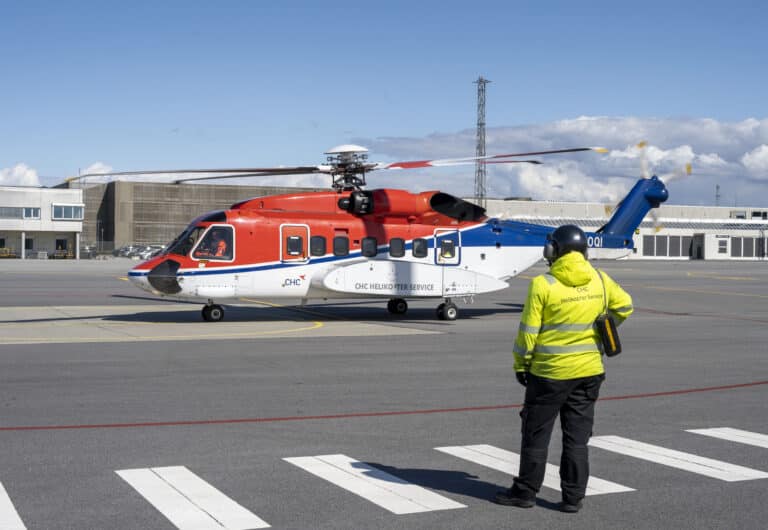 Dette gjøres på bakken for å gjøre hver helikoptertur trygg